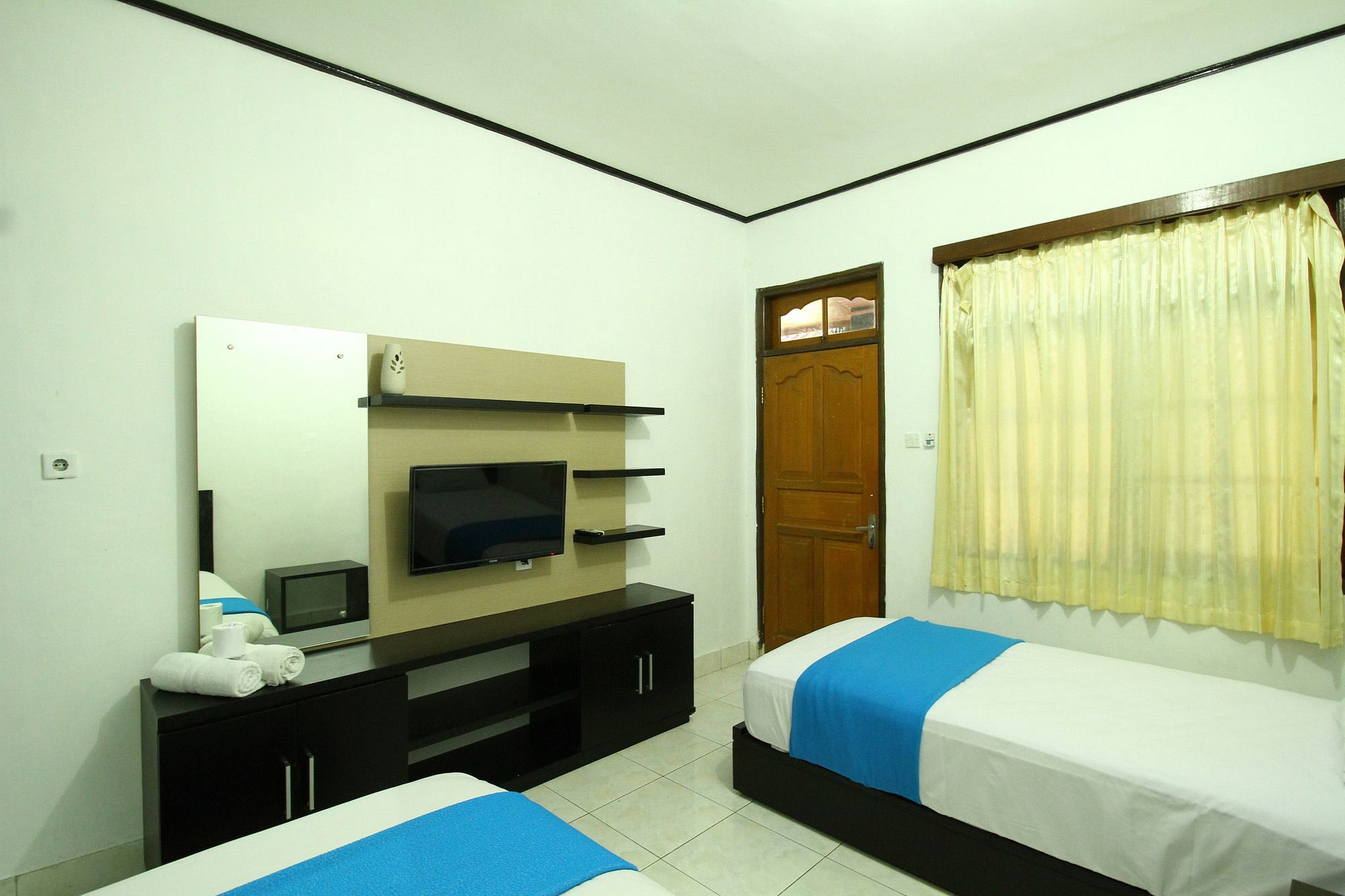 Dua Dara Inn Kuta Legian Exterior foto
