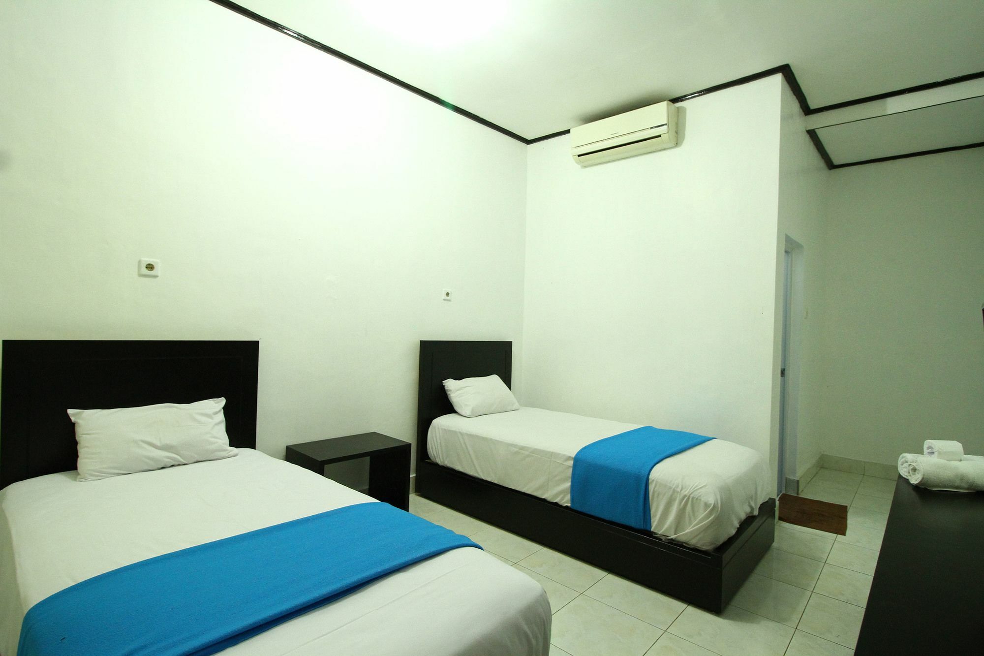 Dua Dara Inn Kuta Legian Exterior foto